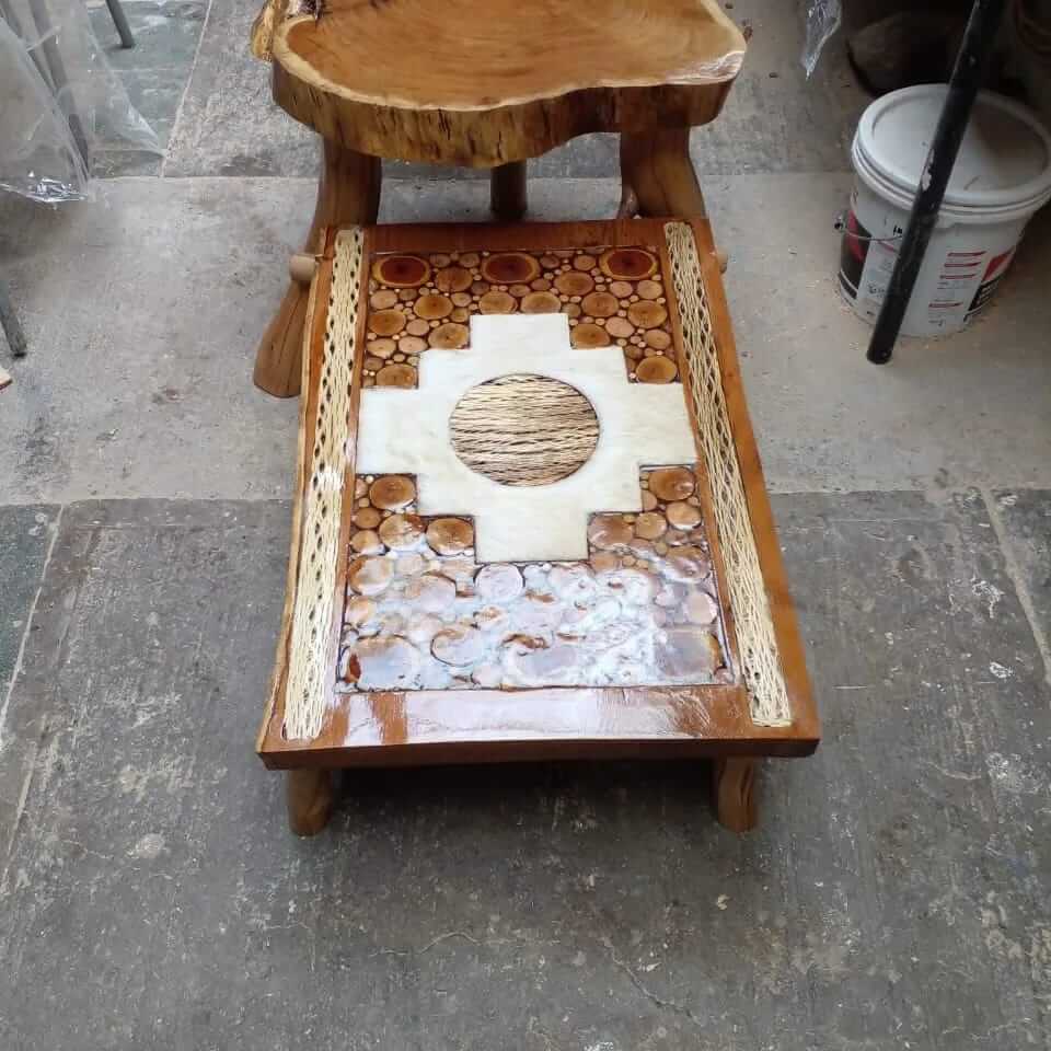 Mesa Licanantay de madera de algarrobo y cuero de chivo - Imagen 6
